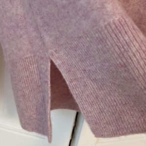 Tahari 💯 2Ply Cashmere Womens sweater.